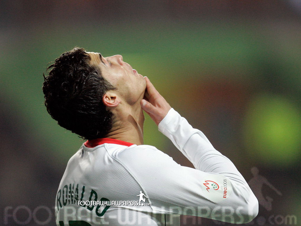 http://www.redarmyfc.com/images/wallpaper/1024x768redarmyfc_com_Fri30105cristiano_ronaldo_16.jpg