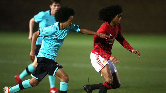 ไฮไลต์ แมนเชสเตอร์ ยูไนเต็ด 4 - 0 ดาร์บี้ เคาน์ตี้ (ยู-18)