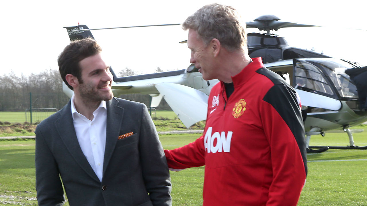 Mata arrives in Manchester