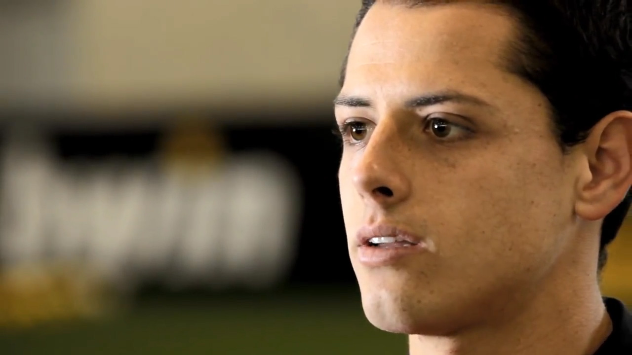 Chicharito - Corner Kick Challenge